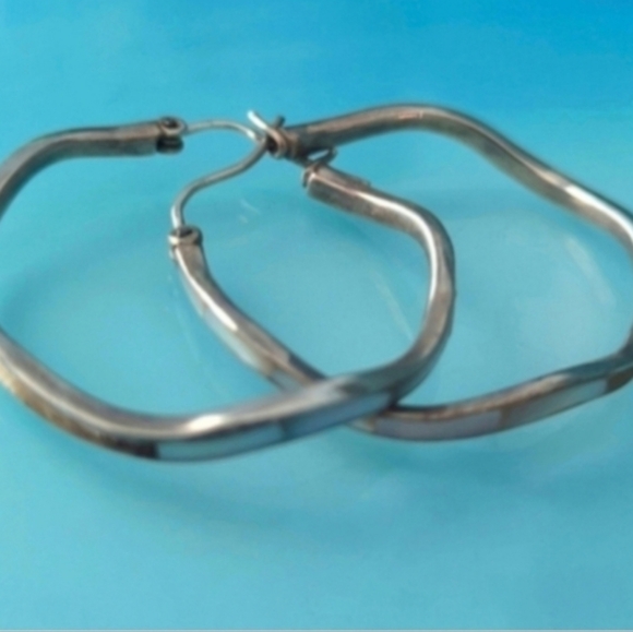 Samuel B Sterling WAVY 925 silver  mother of pearl 1.5 in. hoop earrings  Gift - Picture 7 of 8